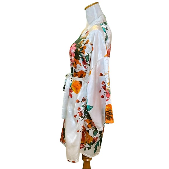 NEW | Women's Satin Floral Cream Robe | Size M/L - Picture 2 of 5